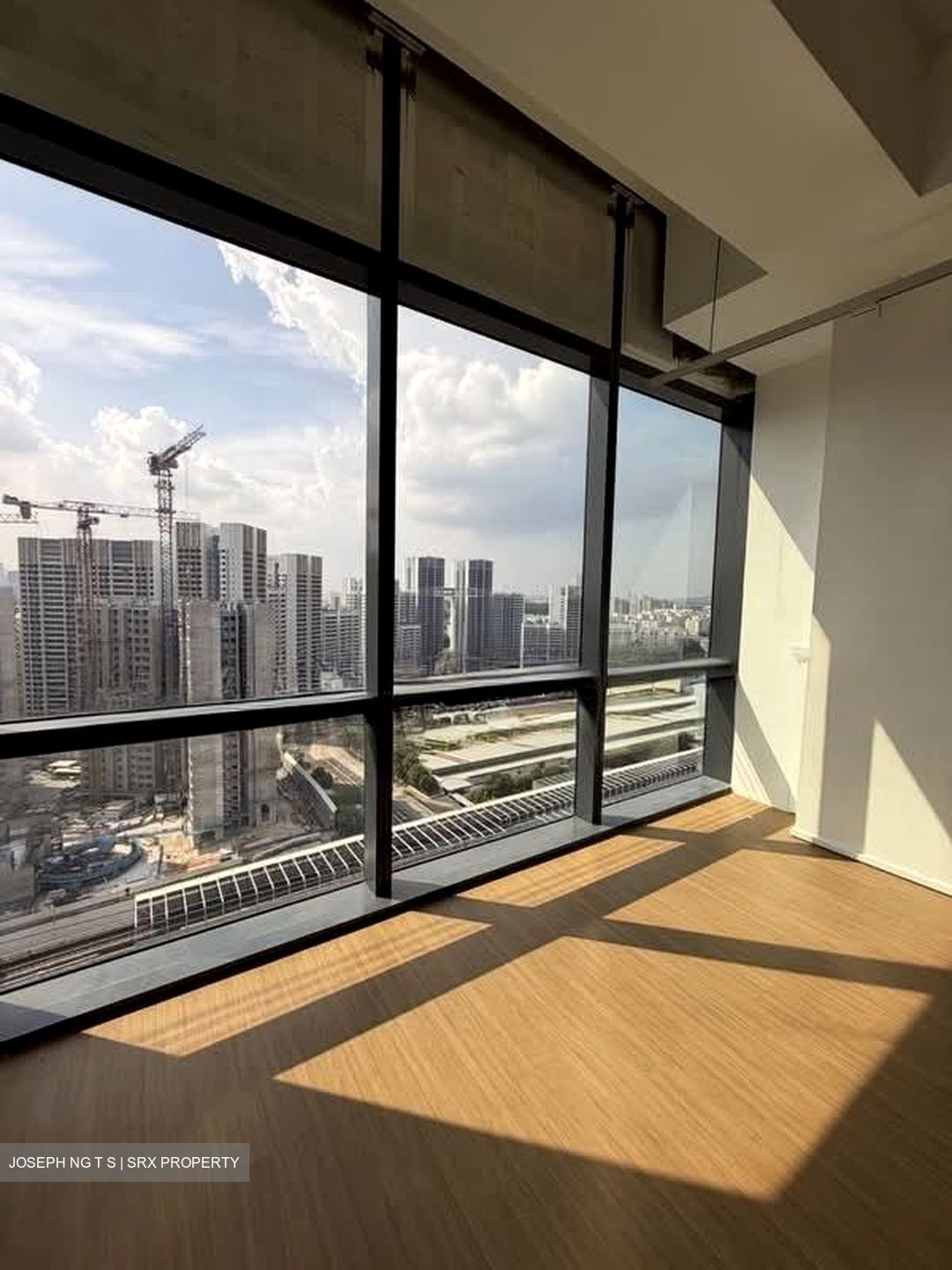 Woods Square (D25), Office #623521561